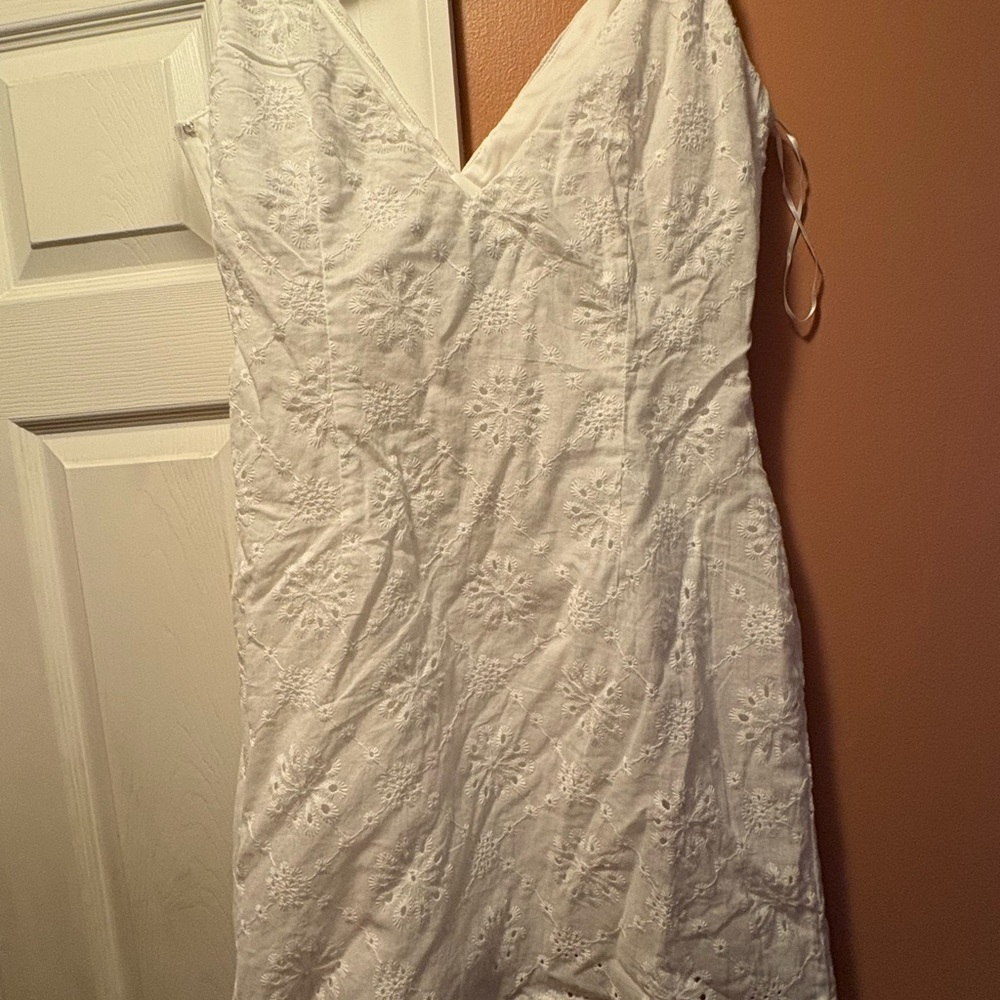 Hello Molly White Sheath Wedding Dress Sleeveless V-Neck
